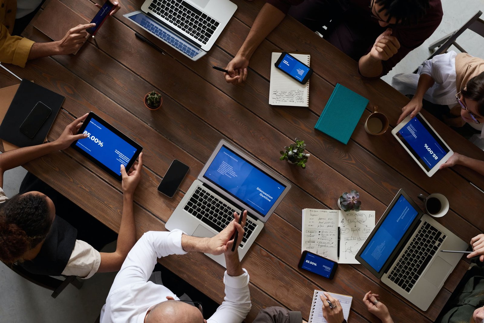 stunning websites people-working-office